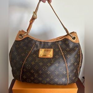 ✨Authentic Louis Vuitton✨ Monogram Galliera PM Shoulder Bag